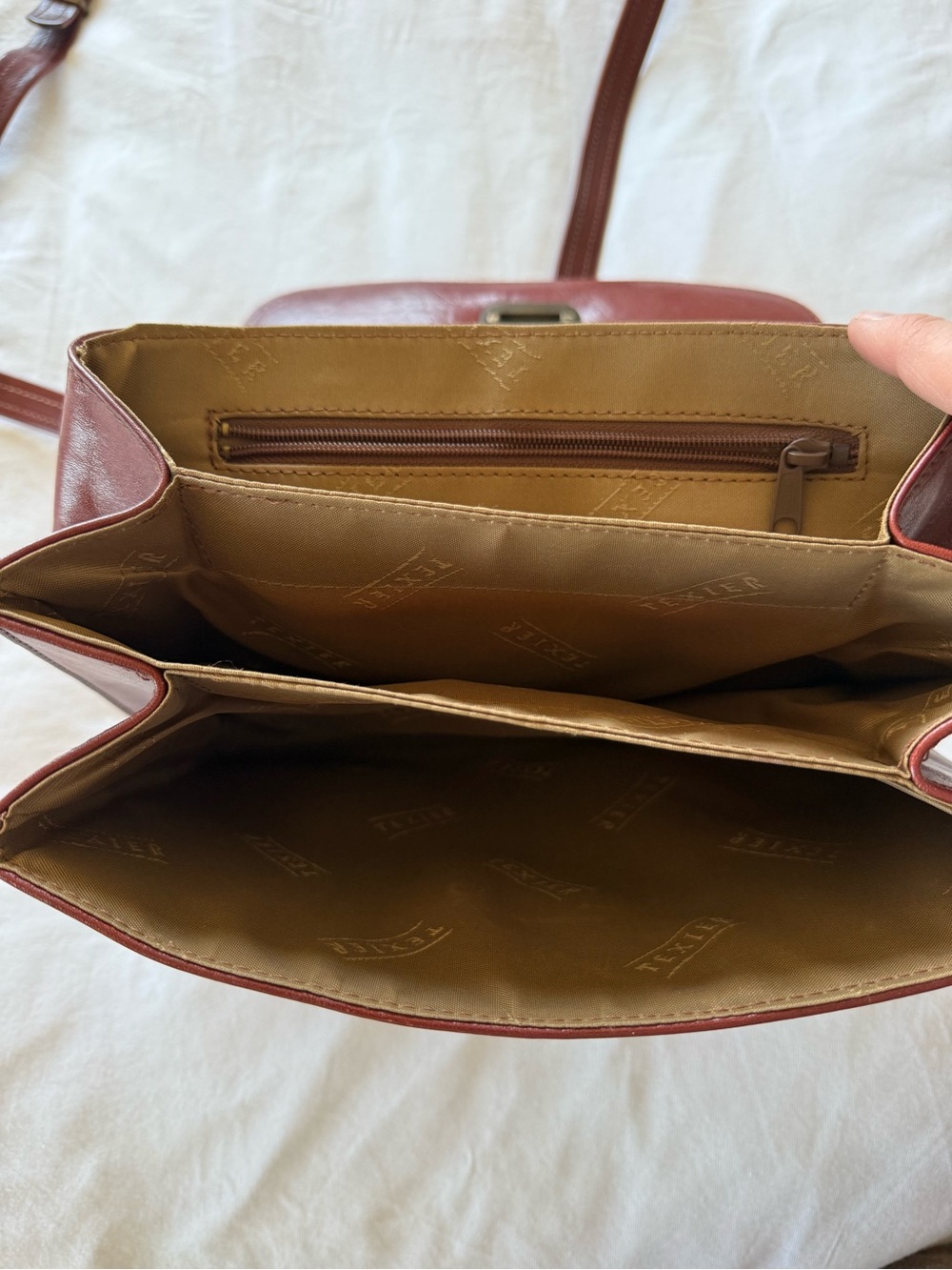 Texier French Leather Structured Leather Shoulder Bag with Gold Hardware - Picture 4 of 6
